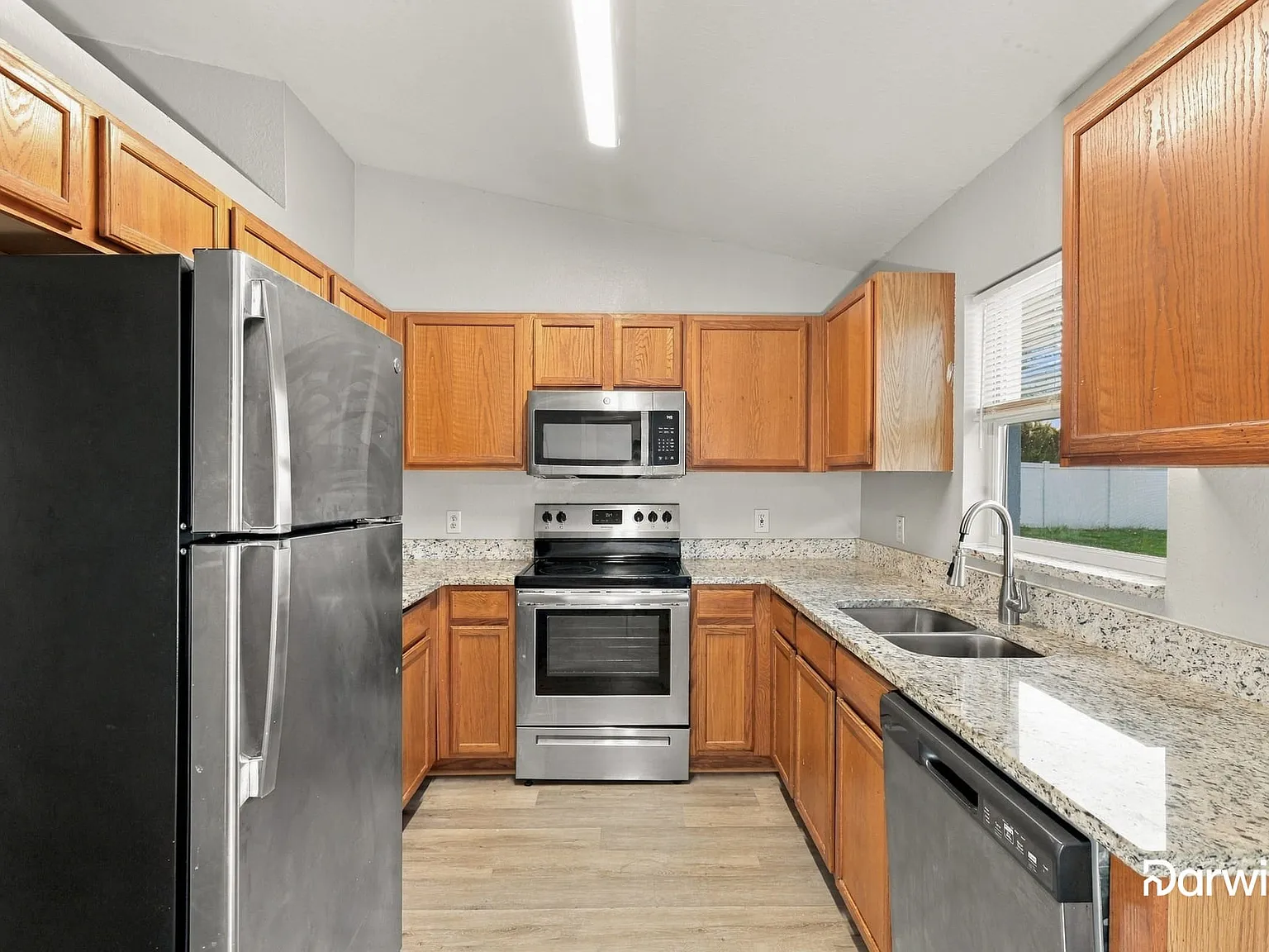 3 bed, 2.0 bath, 1153 sqft, $1,740 — Photo 4