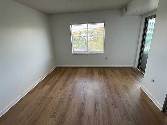 3rd image of 2151 Jamieson Ave
