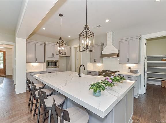 3rd image of 4310 Windwood Cir