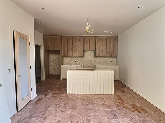 2nd image of 1620 N Miramar Blvd