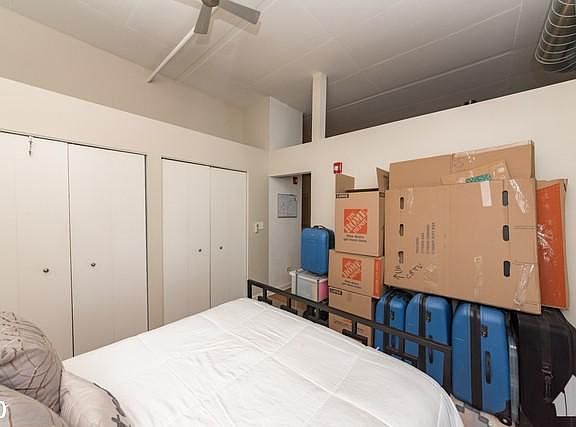 2nd image of 740 W Fulton St #1327