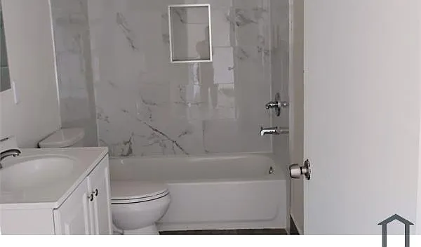 2505 Hancock St #208 — Photo 2