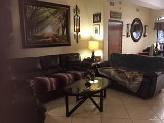 5th image of 808 S Tara Dr