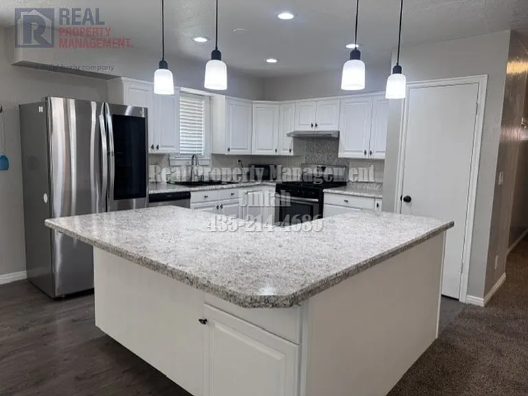 541 E 550 N — Photo 5
