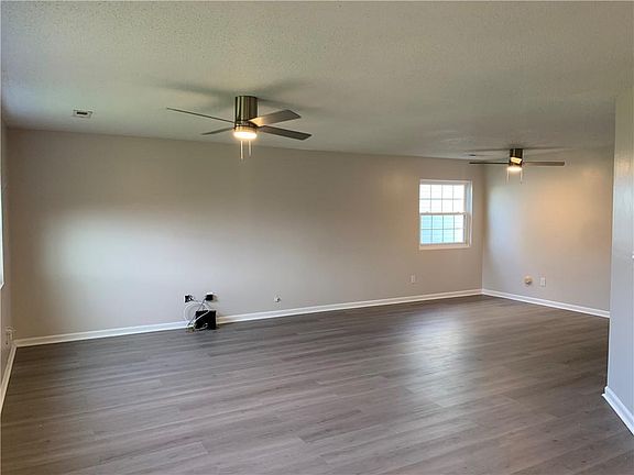 5th image of 801 Caledon Dr