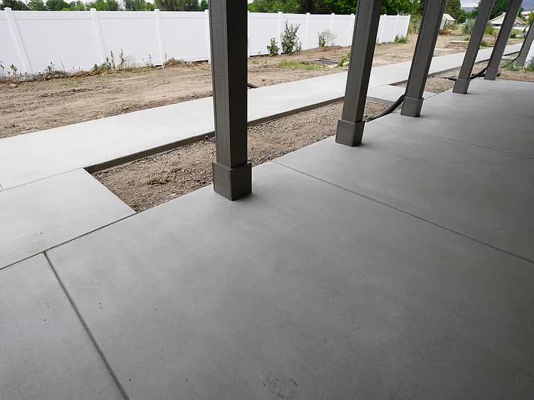 325 N Liberty Ave — Photo 24