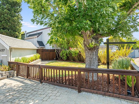 3rd image of 2537 Topaz Dr