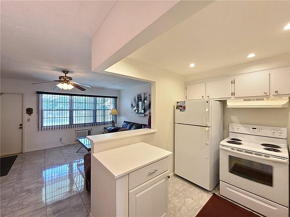 5th image of 362 Oakridge T #362