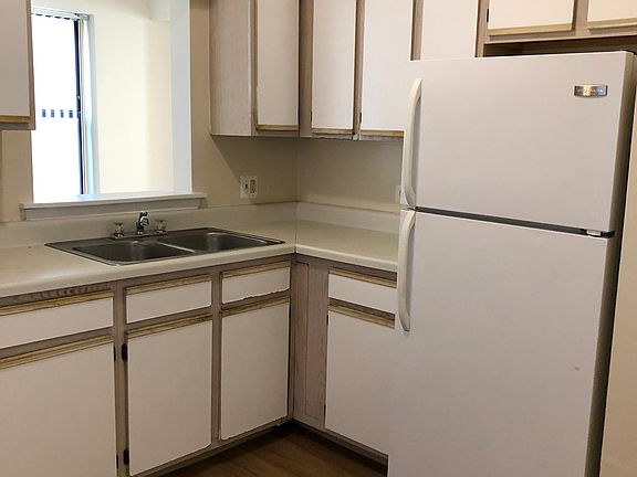 5th image of 6156 S University Ave #204