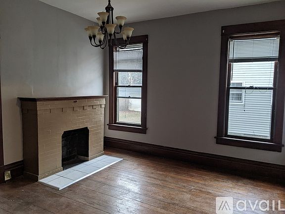 4th image of 591 Clark St #591