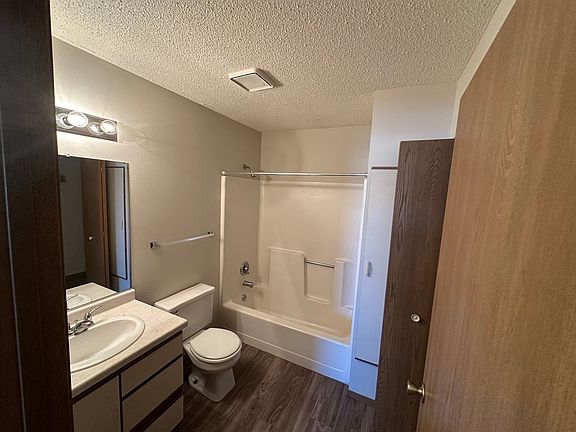 2nd image of 2319 Meadow Ln APT 3