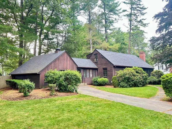 33 Lynnwood Dr, Westfield, MA 01085