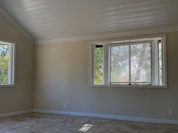 3rd image of 321 Nicole Dr