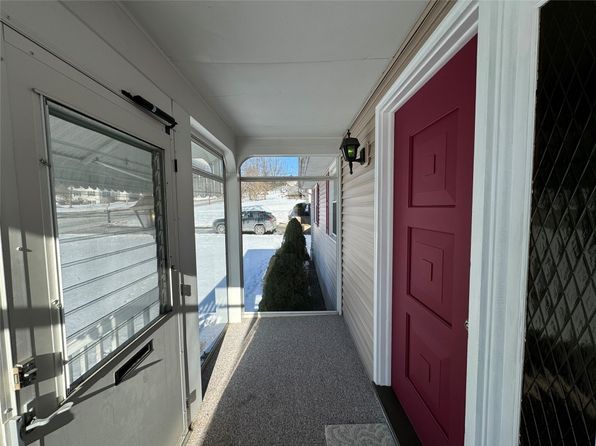 1124 Reynolds Rd, Johnson City, NY 13790