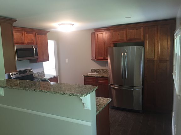 4th image of 3311 Dauphine Dr