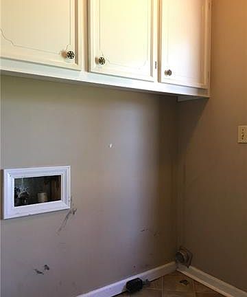 4th image of 403 E Hartford Ave