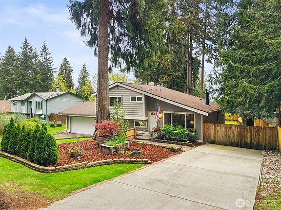 2nd image of 4460 Fir Drive NE