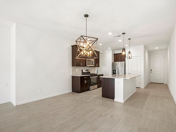 TUC_Fieldstone_1320-C_Dining-Area_10342-W-Granderson-St