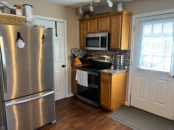 4th image of 105 Brookfield Dr