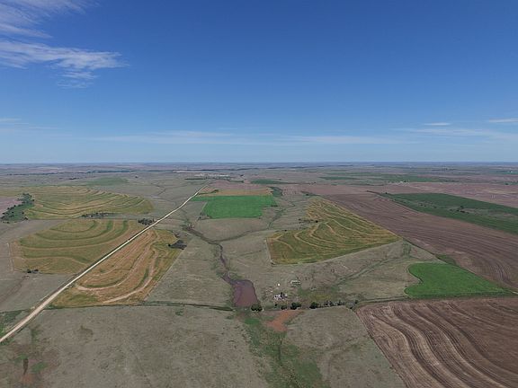 2nd image of 800 Th Rd