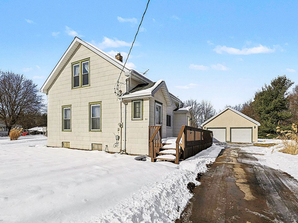 1st image of 611 Roosevelt Ave E