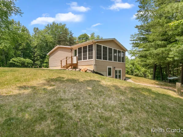 1984 Stamm Rd, Dowling, MI 49050