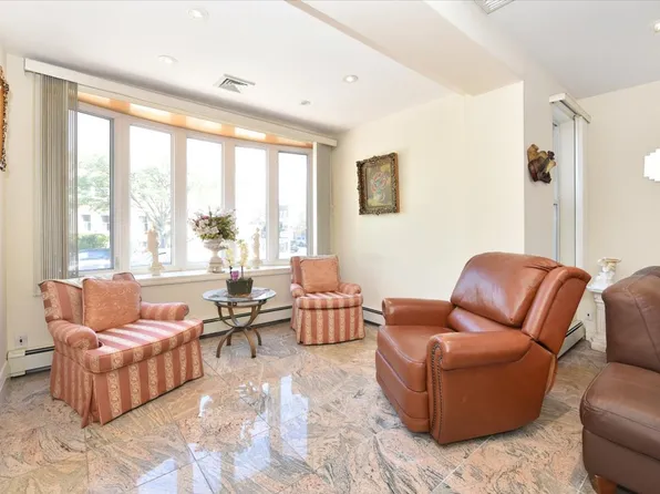 33-16 24th Avenue image 9 of 41