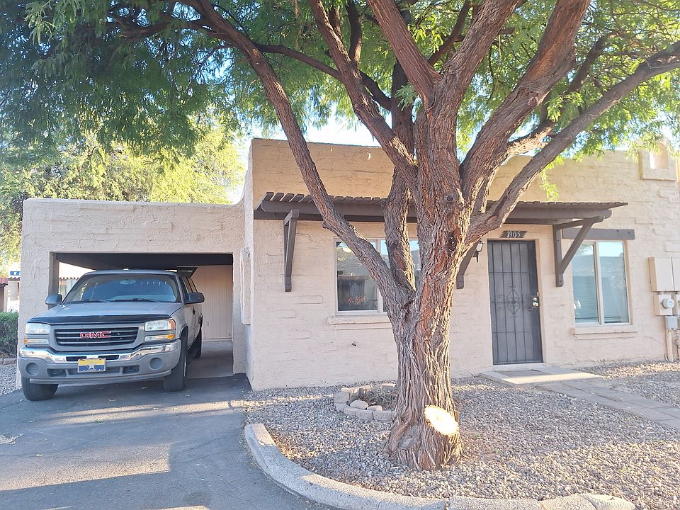 Front of townhome. Single carport and additional space in front.