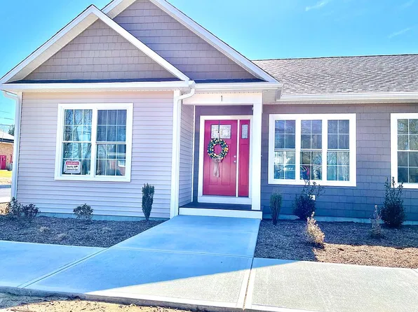 628 Sandy Ln, Warwick, RI 02889
