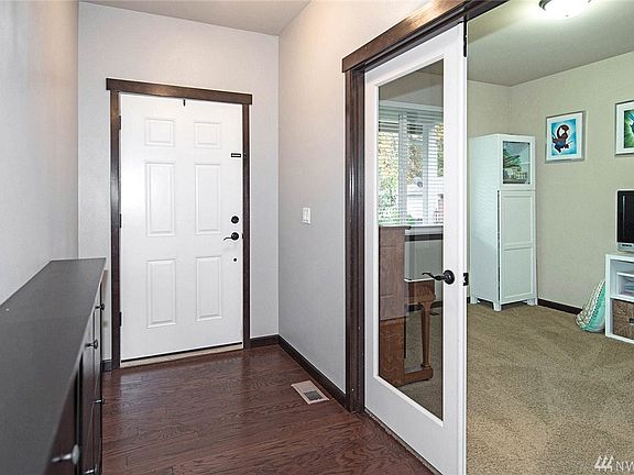 3rd image of 1116 Orchard Ave W