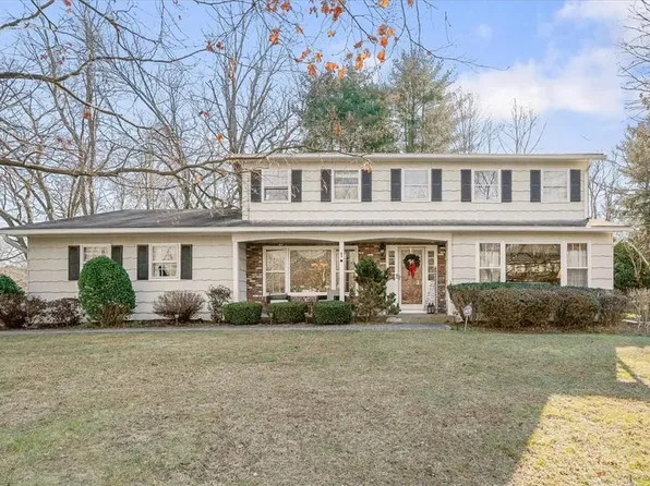 1 Astri Court, Suffern, NY 10901