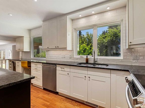 2nd image of 416 NE Oakhill Pl SW