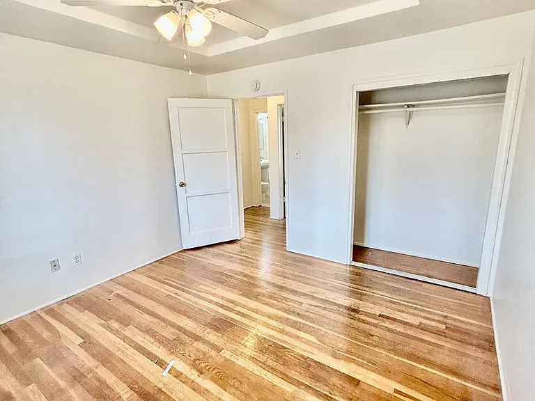 Bright & Airy 2 Bed / 1 Bath Apartment in Point Loma! — Photo 16