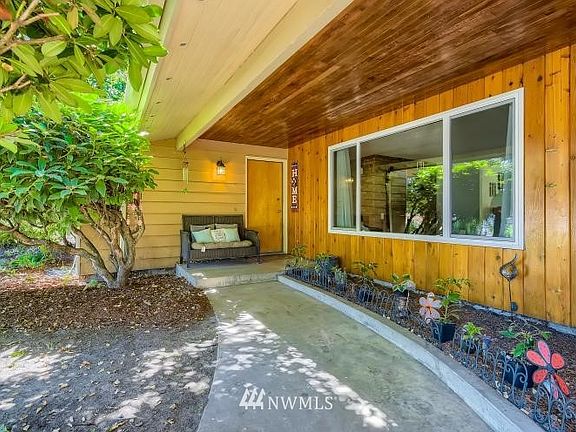 Enjoy time in your front yard!>