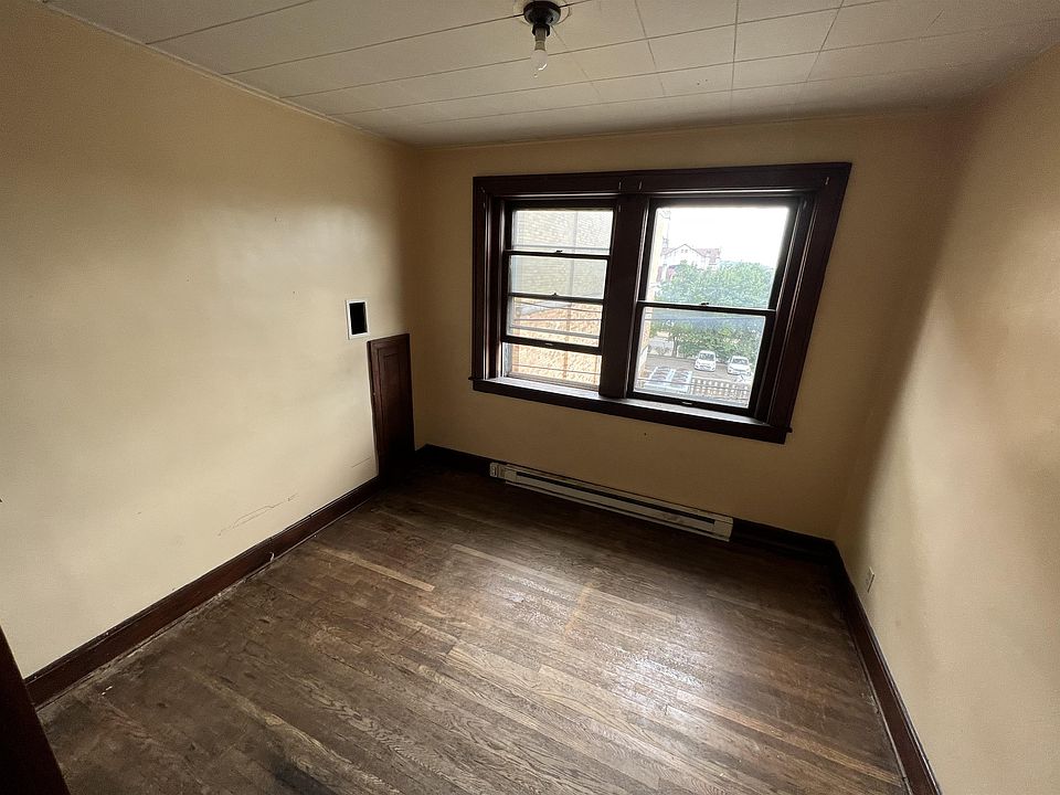 2nd image of 622 Shinnick St #6
