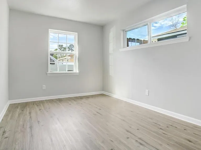 5123 Peachtree St #1/2 — Photo 8