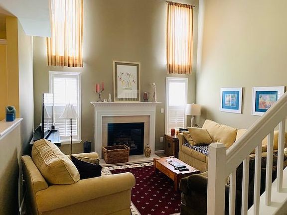 5th image of 702 Buckthorn Cir