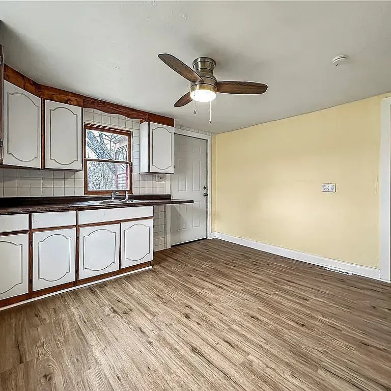3 bed, 976 sqft, $1,400 — Photo 2