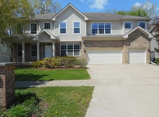180 Primrose Ln, Bartlett, IL 60103