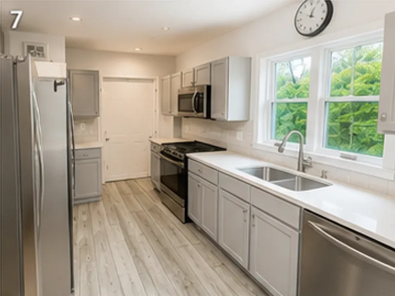 133 Royal Ave — Photo 2