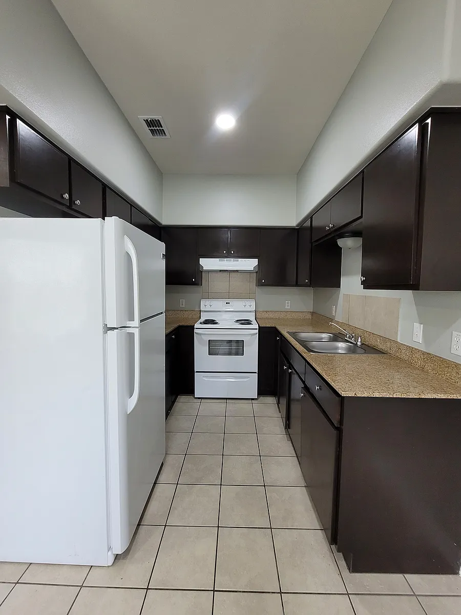 Building Photo - 503 E 3rd St #4