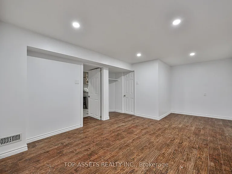 178 Royal Orchard Blvd #BASEMENT — Photo 8