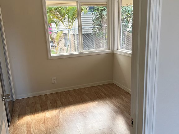 5th image of 3326A Wauke St #A