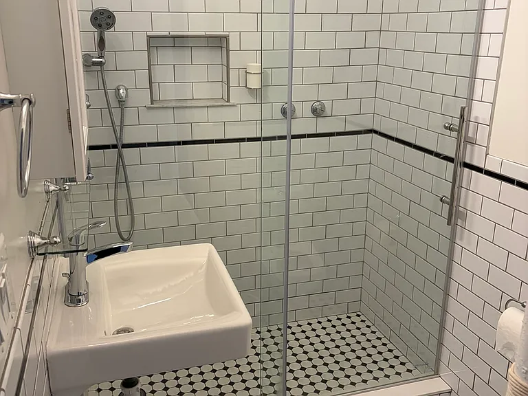 255 Boerum St #2 — Photo 8