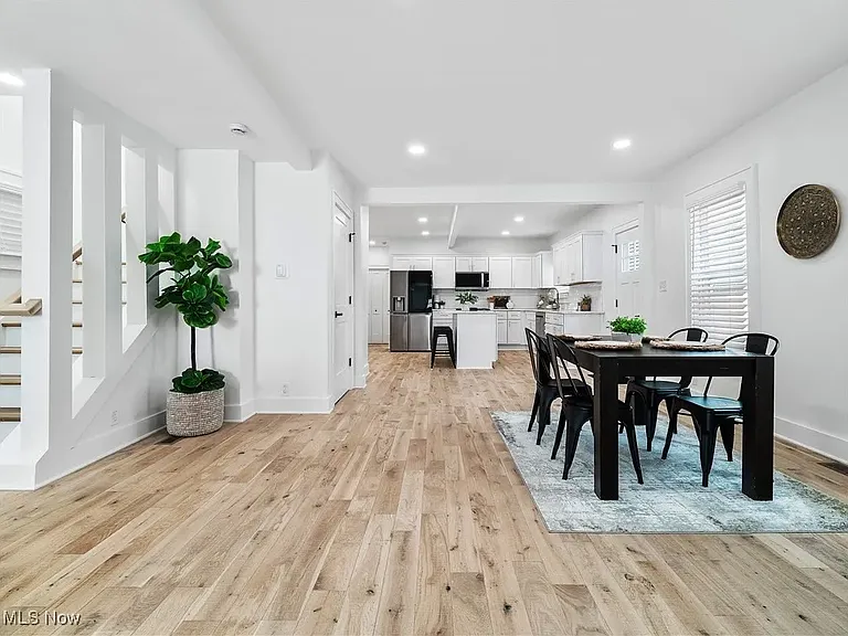 2295 Thurman Ave — Photo 3