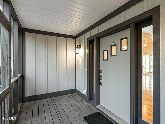 4th image of 136 Oakleaf Drive