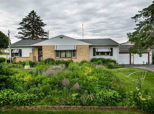 2472 Radford Rd, Dubuque, IA 52002