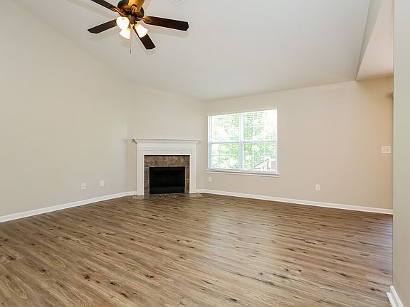 4th image of 183 Lyndhurst Dr