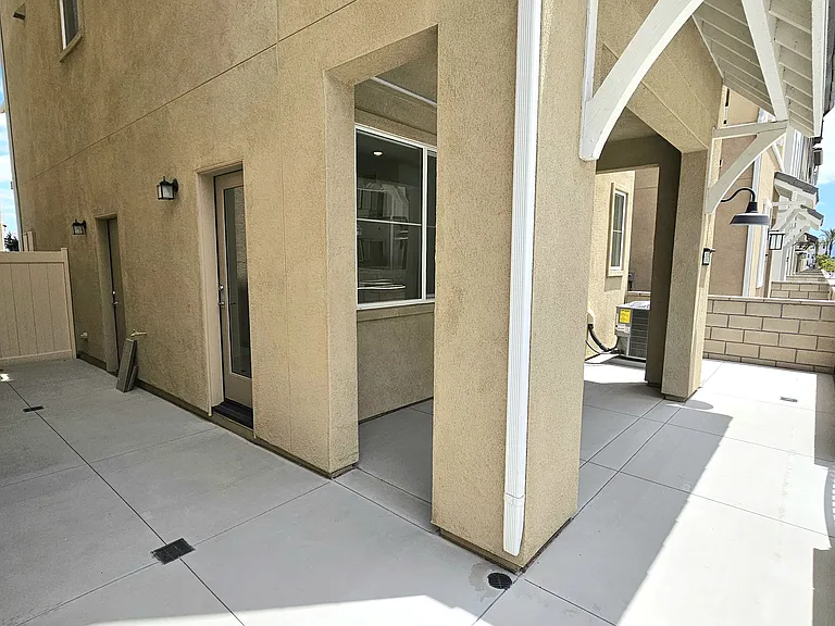 6045 Fairfax Dr — Photo 4