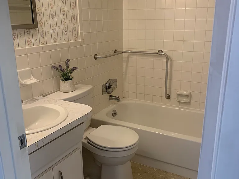 2427 Rhodesian Dr — Photo 8